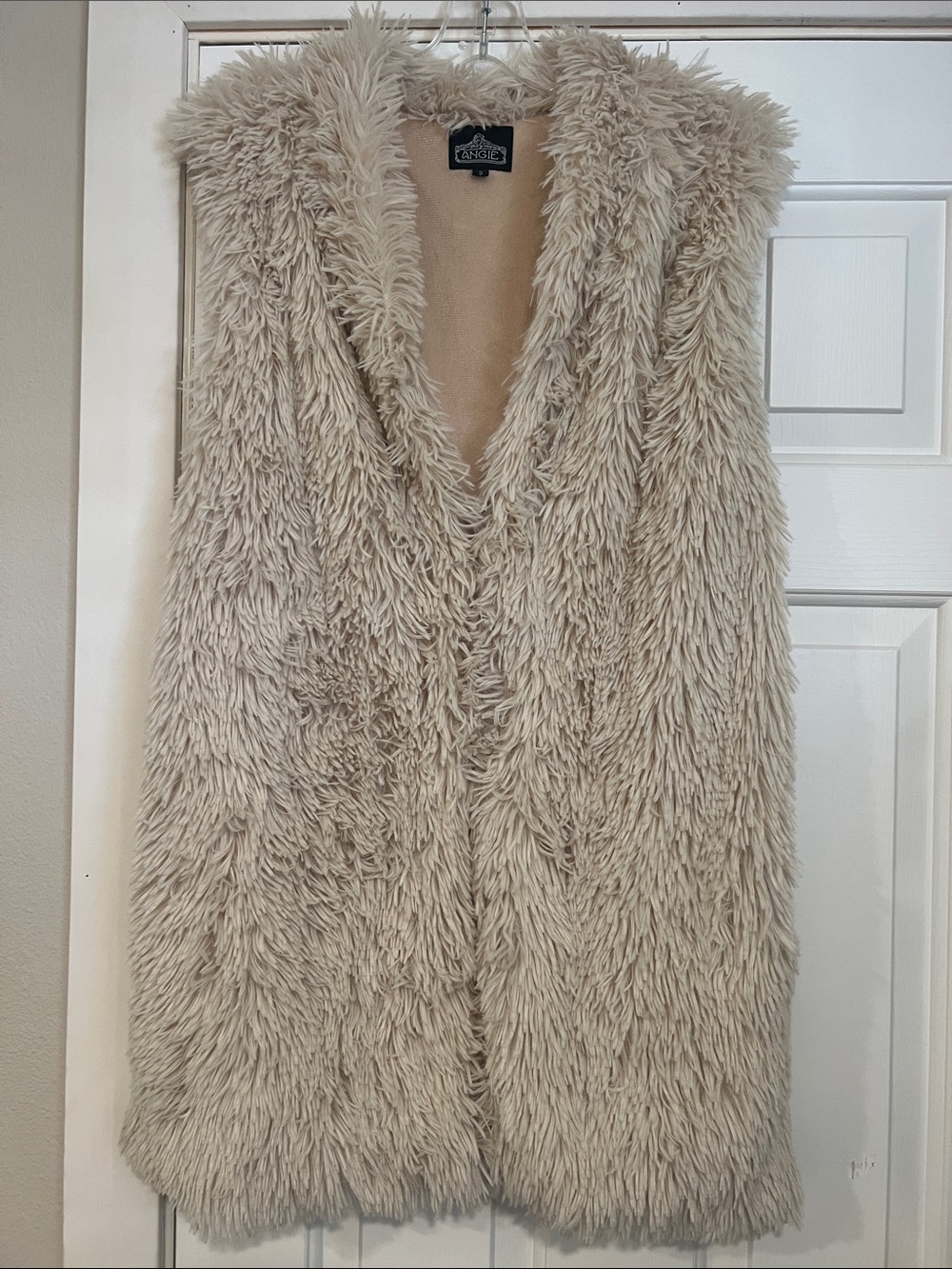 Angie Vest Shaggy Furry Sleeveless Open Front Cream Fully lined. Like New Small